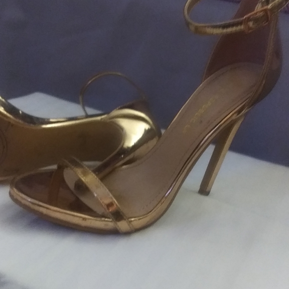 Heels - Picture 5 of 7